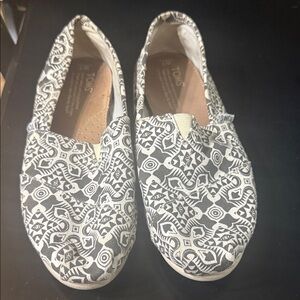 TOMS Monochrome Geometric Slip-Ons